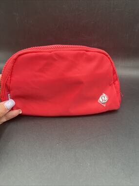 hot pink lululemon belt bag